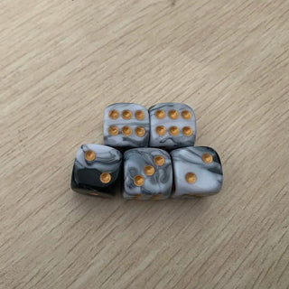 5pcs/set Two Colors Dice Puzzle Board Game Accessory 6 Sided Point Dice Funny Game 16mm - Combat Miniatures