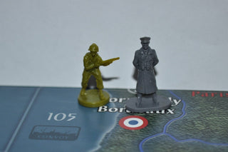1/72 Caesar German Commander with Field Greatcoat - Combat Miniatures