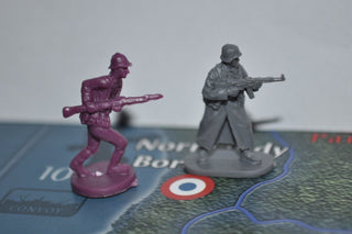 1/72 Caesar German Soldier with Field Greatcoat - Combat Miniatures