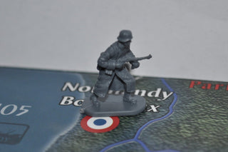 1/72 Caesar German Soldier with Field Greatcoat - Combat Miniatures