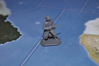 1/72 Caesar German Soldier with Field Greatcoat - Combat Miniatures