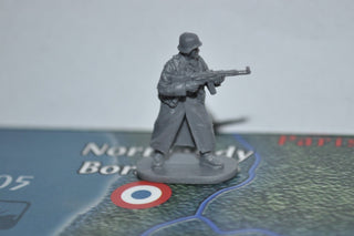 1/72 Caesar German Soldier with Field Greatcoat - Combat Miniatures