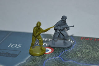 1/72 Caesar German Soldier with Field Greatcoat - Combat Miniatures