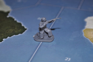 1/72 Caesar German Soldier with Field Greatcoat - Combat Miniatures