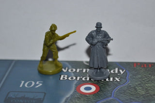 1/72 Caesar German Soldier with Field Greatcoat - Combat Miniatures