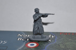 1/72 Caesar German Soldier with Field Greatcoat - Combat Miniatures