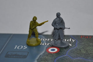 1/72 Caesar German Soldier with Field Greatcoat - Combat Miniatures