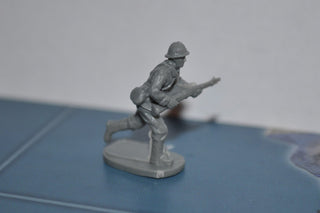 1/72 Caesar World War 2 French Army Soldier - Combat Miniatures
