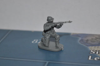 1/72 Caesar World War 2 French Army Soldier - Combat Miniatures