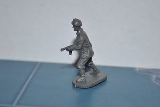 1/72 Caesar World War 2 Italian Soldier - Combat Miniatures