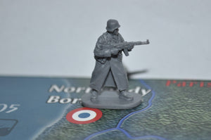 1/72 Caesar German Soldier with Field Greatcoat